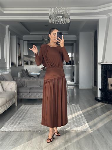 Kahverengi Korsajlı Sandy Kumaş Maksi Boy Kadın Elbise
