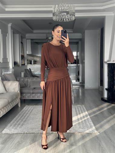 Kahverengi Korsajlı Sandy Kumaş Maksi Boy Kadın Elbise