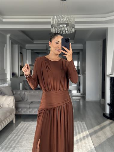 Kahverengi Korsajlı Sandy Kumaş Maksi Boy Kadın Elbise