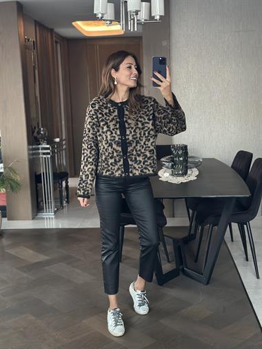 Kahverengi Leopar Desen Düğmeli Kadın Yumoş Hırka 
