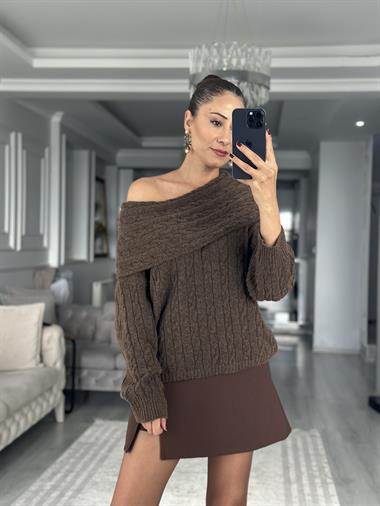 Kahverengi Madonna Yaka Saç Örgülü Triko Kadın Kazak