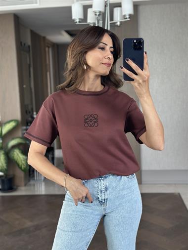 Kahverengi Kare Nakış Detay Bisiklet Yaka Kadın T-Shirt