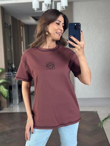 Kahverengi Kare Nakış Detay Bisiklet Yaka Kadın T-Shirt