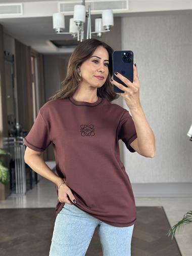 Kahverengi Kare Nakış Detay Bisiklet Yaka Kadın T-Shirt