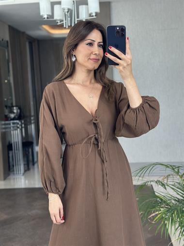Kahverengi Müslin Önü Bağcıklı Kol Ucu Lastikli Kadın Midi Boy Elbise