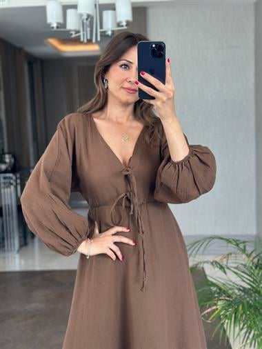 Kahverengi Müslin Önü Bağcıklı Kol Ucu Lastikli Kadın Midi Boy Elbise