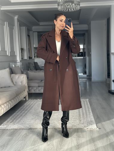 Kahverengi Omzu Apoletli Düğmeli Kadın Kaşe Kaban
