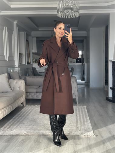 Kahverengi Omzu Apoletli Düğmeli Kadın Kaşe Kaban