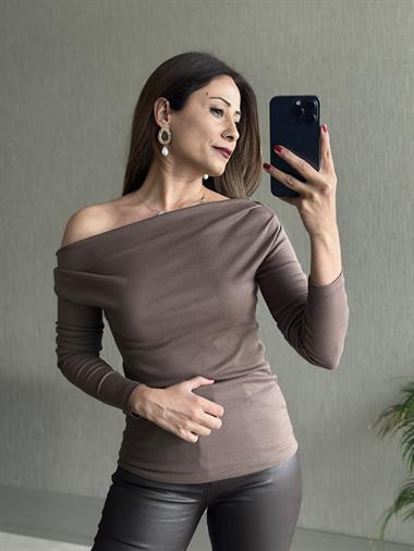 Kahverengi Omzu Pileli  Madonna Yaka Uzun Kol Kadın Body
