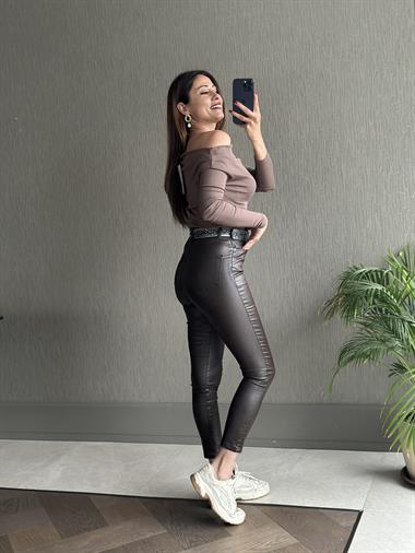 Kahverengi Omzu Pileli  Madonna Yaka Uzun Kol Kadın Body
