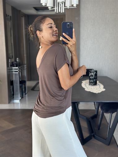 Kahverengi Ön Arka V Yaka Kısa Yarasa Kol Kadın T-Shirt