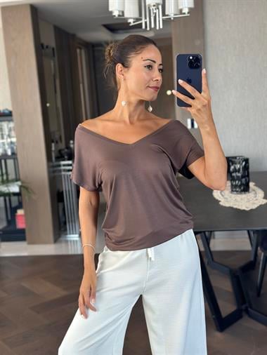 Kahverengi Ön Arka V Yaka Kısa Yarasa Kol Kadın T-Shirt