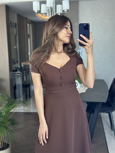 Kahverengi Öpücük Yaka Vatkalı Önü Düğme Detay Kadın Midi Boy Elbise