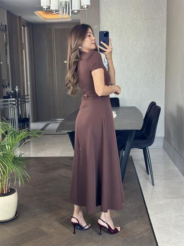 Kahverengi Öpücük Yaka Vatkalı Önü Düğme Detay Kadın Midi Boy Elbise