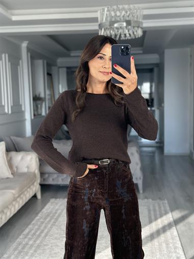 Kahverengi Premium Kaşmir Kayık Yaka Kadın Kazak