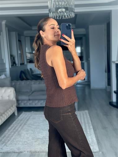 Kahverengi Sıfır Kol Gold Düğmeli Kadın Triko Yelek