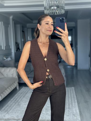 Kahverengi Sıfır Kol Gold Düğmeli Kadın Triko Yelek