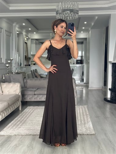 Kahverengi Şifon Fırfır Detaylı Askılı Maxi Boy Kadın Elbise