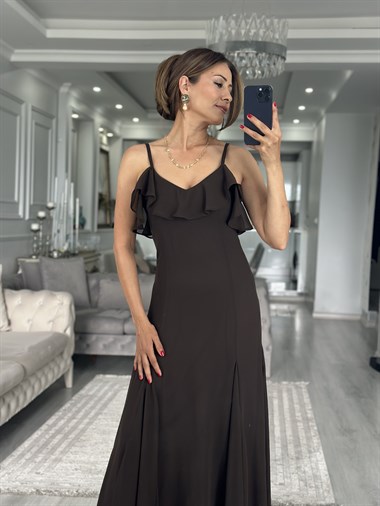 Kahverengi Şifon Fırfır Detaylı Askılı Maxi Boy Kadın Elbise