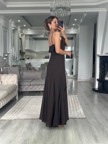 Kahverengi Şifon Fırfır Detaylı Askılı Maxi Boy Kadın Elbise