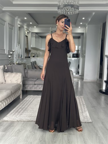 Kahverengi Şifon Fırfır Detaylı Askılı Maxi Boy Kadın Elbise