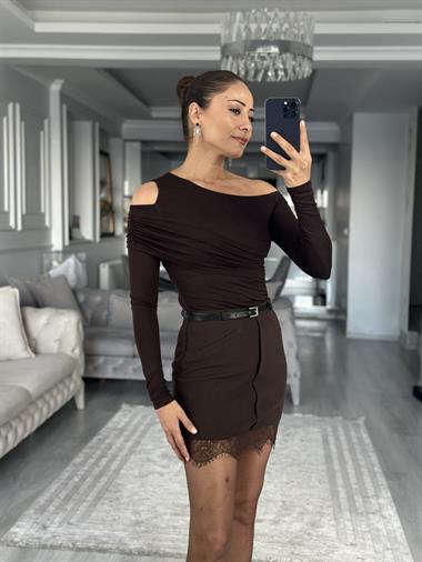 Kahverengi Tek Omzu Açık Tasarım Kadın Bluz