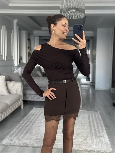 Kahverengi Tek Omzu Açık Tasarım Kadın Bluz