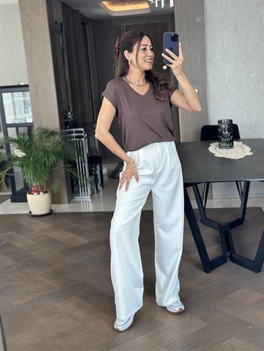 Kahverengi V Yaka Kısa Yarasa Kol Basic Kadın T-Shirt