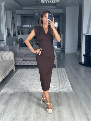 Kahverengi V Yaka Vatkalı Beli Drapeli Midi Boy Kadın Elbise