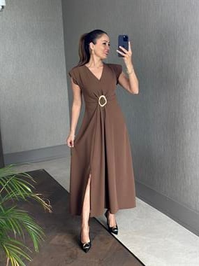 Kahverengi Vatkalı V Yaka Önü Tokalı Kadın Midi Boy Elbise