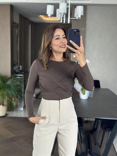 Kahverengi Yanları Drapeli Önü Burgulu Bisiklet Yaka  Kadın Bluz