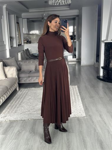 Kahverengi Yarım Balıkçı Kemerli Piliseli Midi Boy Kadın Elbise