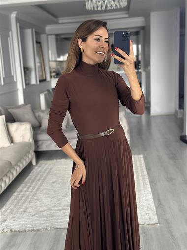 Kahverengi Yarım Balıkçı Kemerli Piliseli Midi Boy Kadın Elbise