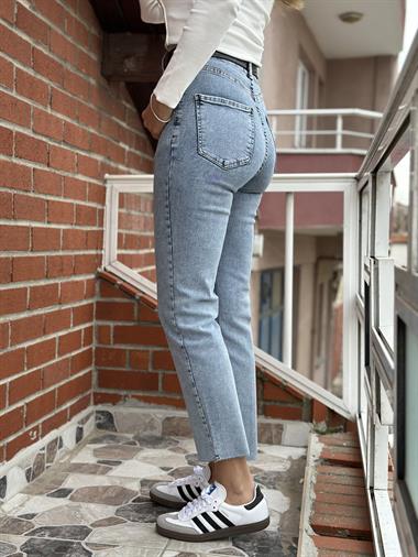 Kar Yıkama Önü Dikiş Detay Kesik Paça Mom Slim Fit Kadın Jean  Pantolon
