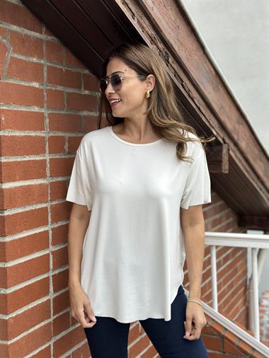 Kırık Beyaz Bisiklet Yaka  Kolu Ve Eteği Lazer Kesim Kadın T-Shirt