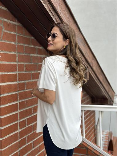 Kırık Beyaz Bisiklet Yaka  Kolu Ve Eteği Lazer Kesim Kadın T-Shirt