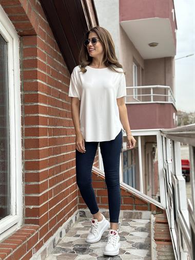 Kırık Beyaz Bisiklet Yaka  Kolu Ve Eteği Lazer Kesim Kadın T-Shirt