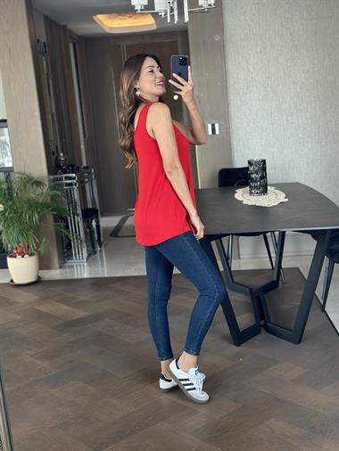 Kırmızı Askılı Eteği Oval Oversize Kadın Bluz