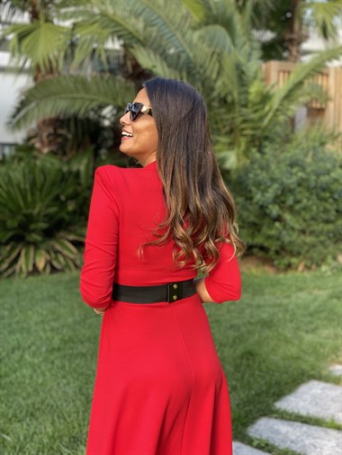 Kırmızı Beşgen Yaka Likralı Krep Kemerli Kadın Elbise