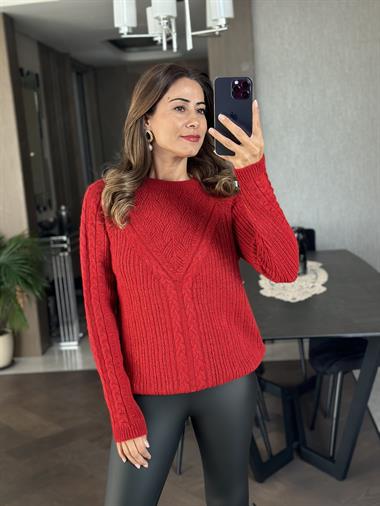 Kırmızı Bisiklet Yaka Küçük Ponpon Detaylı Kadın Triko Kazak