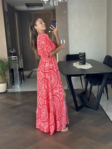 Kırmızı Desenli Beli Lastikli Önü Yırtmaçlı Midi Boy Viskon Kadın Elbise 