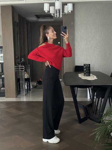 Kırmızı İki Omzu Açık Bisiklet Yaka Kadın Triko Kazak