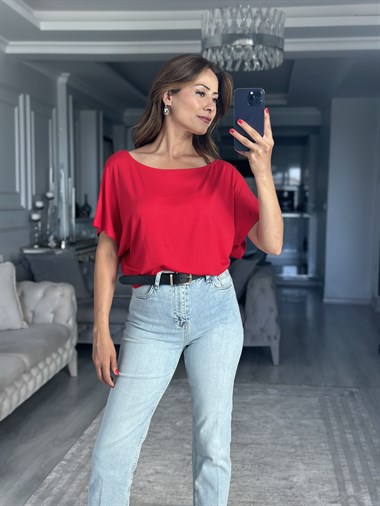 Kırmızı Kayık Yaka Yarasa Kol Kadın T-Shirt