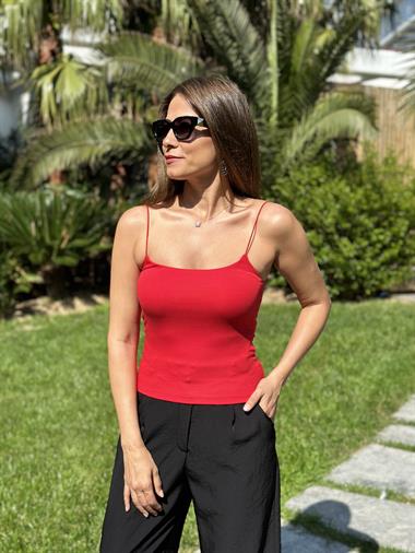 Kırmızı Lastik Askılı Kadın Atlet