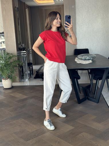 Kırmızı Omzu Dikişli Vatka Görünümlü Kadın T-Shirt