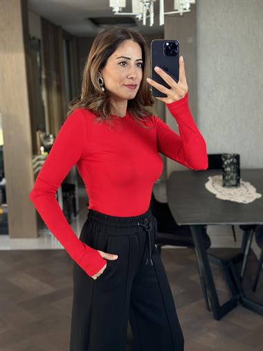 Kırmızı Parmak Detay Bisiklet Yaka Yumoş Kadın Body