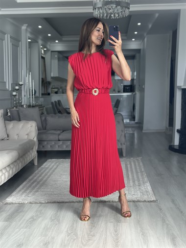 Kırmızı Piliseli Lastik Kemer Detaylı Midi Boy Kadın Elbise