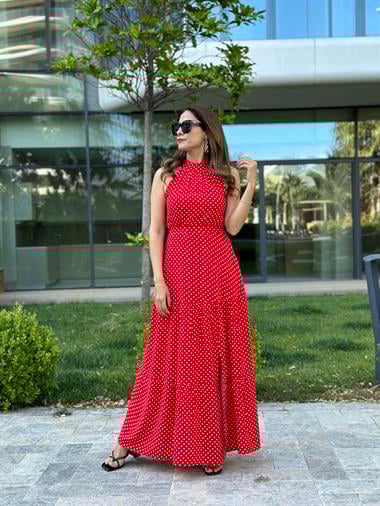 Kırmızı Puantiyeli Yüzücü Yaka Maksi Boy Yırtmaçlı Kadın Elbise