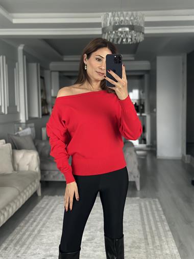 Kırmızı Tek Omzu Açık Kadın Triko Kazak