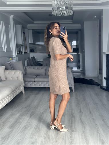 Koyu Bej Bisiklet Yaka Kısa Kol Yumuşak Dokulu Kadın Triko Elbise